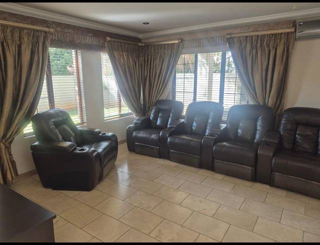 4 BEDROOM PROPERTY TO RENT IN ELDOGLEN